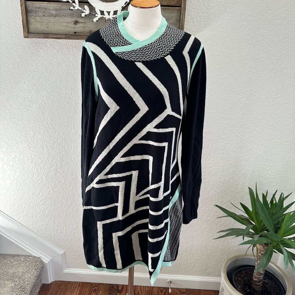 Title nine Black and White Mock Neck Long Sleeve Sweater Dress Size Large